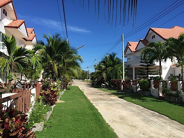 Property in Hua Hin for rent. Townhouse for rent and for sale in Tropical Vision. Hua Hin Thailand